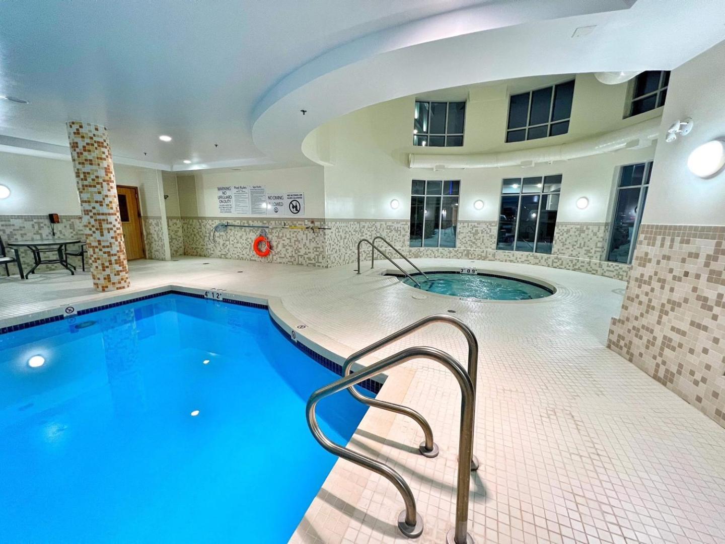 Chateau Inn & Suites Bonnyville Exteriér fotografie