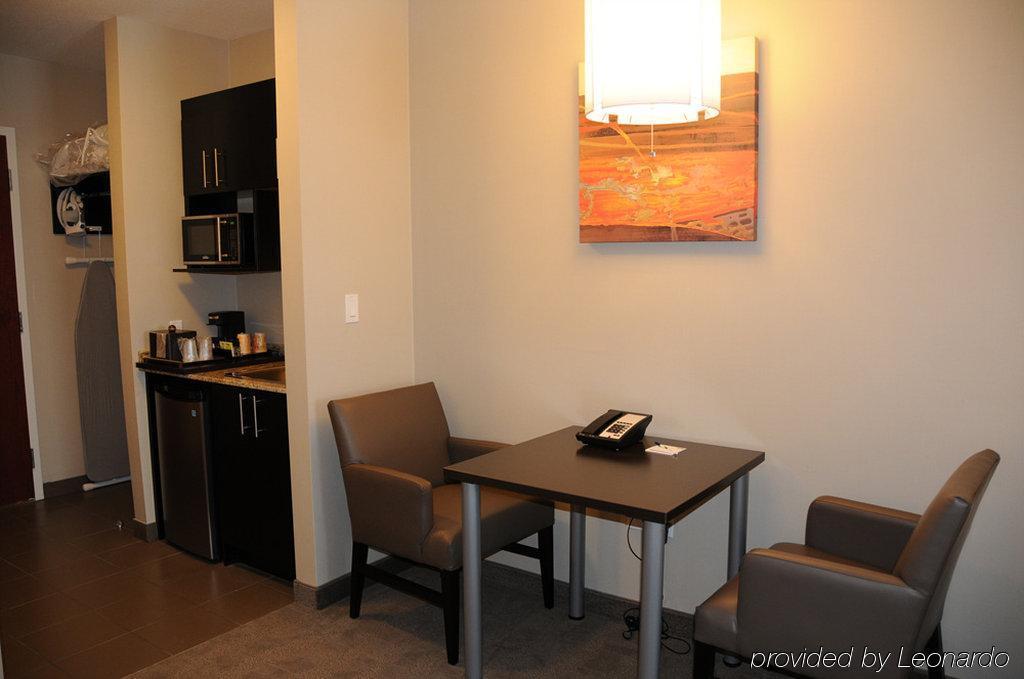 Chateau Inn & Suites Bonnyville Exteriér fotografie
