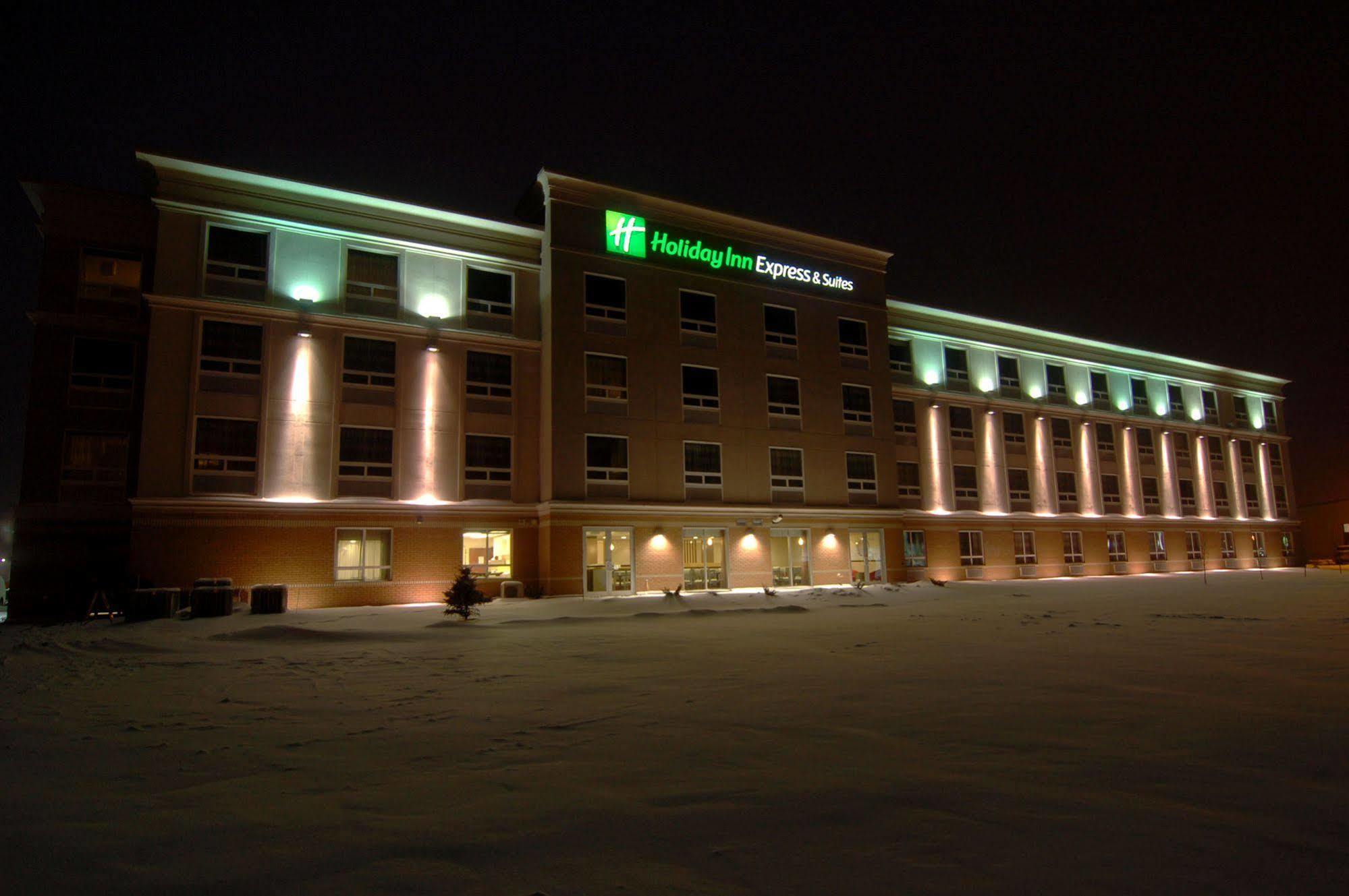 Chateau Inn & Suites Bonnyville Exteriér fotografie